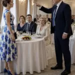 — Στο τέλος δεν έγινες τίποτα — είπε ο πατέρας στην αίθουσα που ανήκε στην κόρη του.